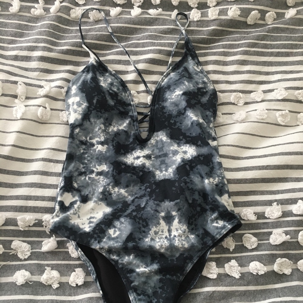 Cikada trendy marbled one piece